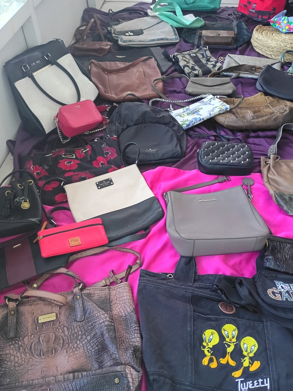 Purses 🩷❤️🖤🩵🧡 - Picture 12 of 15